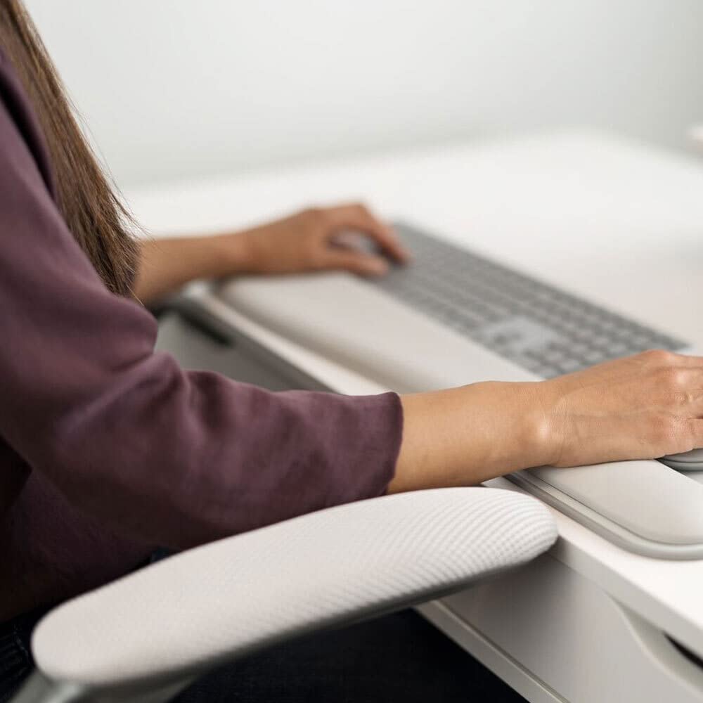 kensington-ergosoft-wrist-rest-for-slim-keyboard-gray-k50434ww image 8