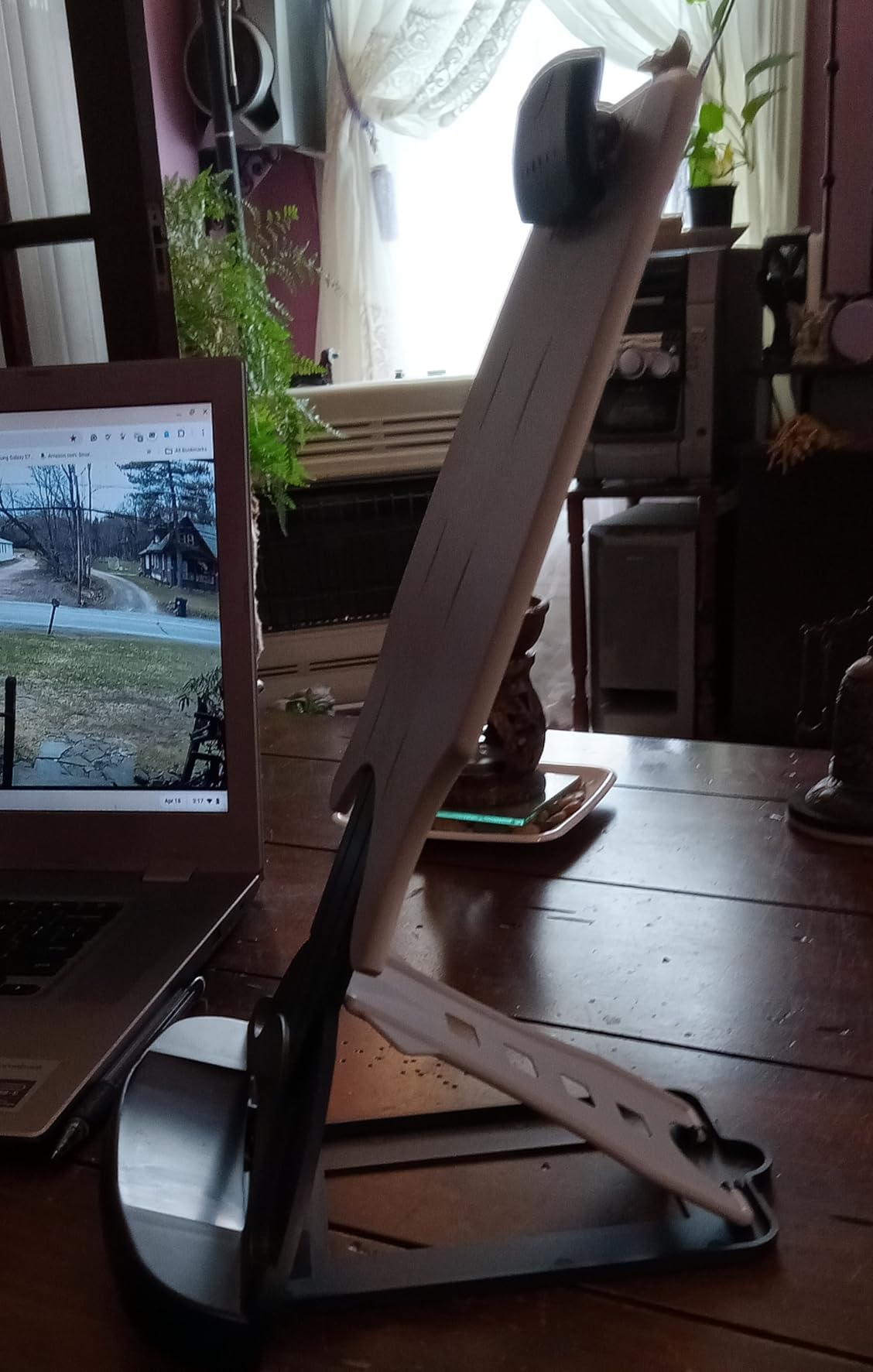 Good copyholder, but a bit wobbly at full extension