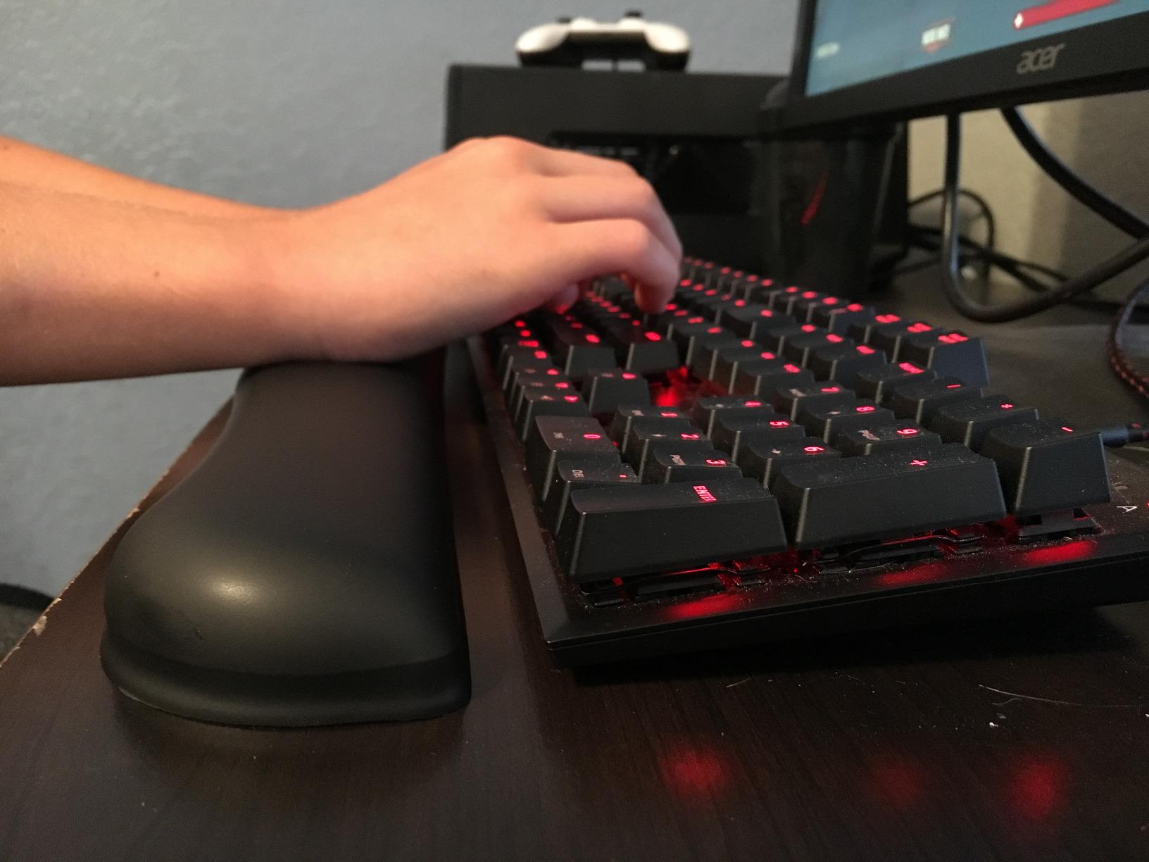 Good wrist rest, but a bit narrow