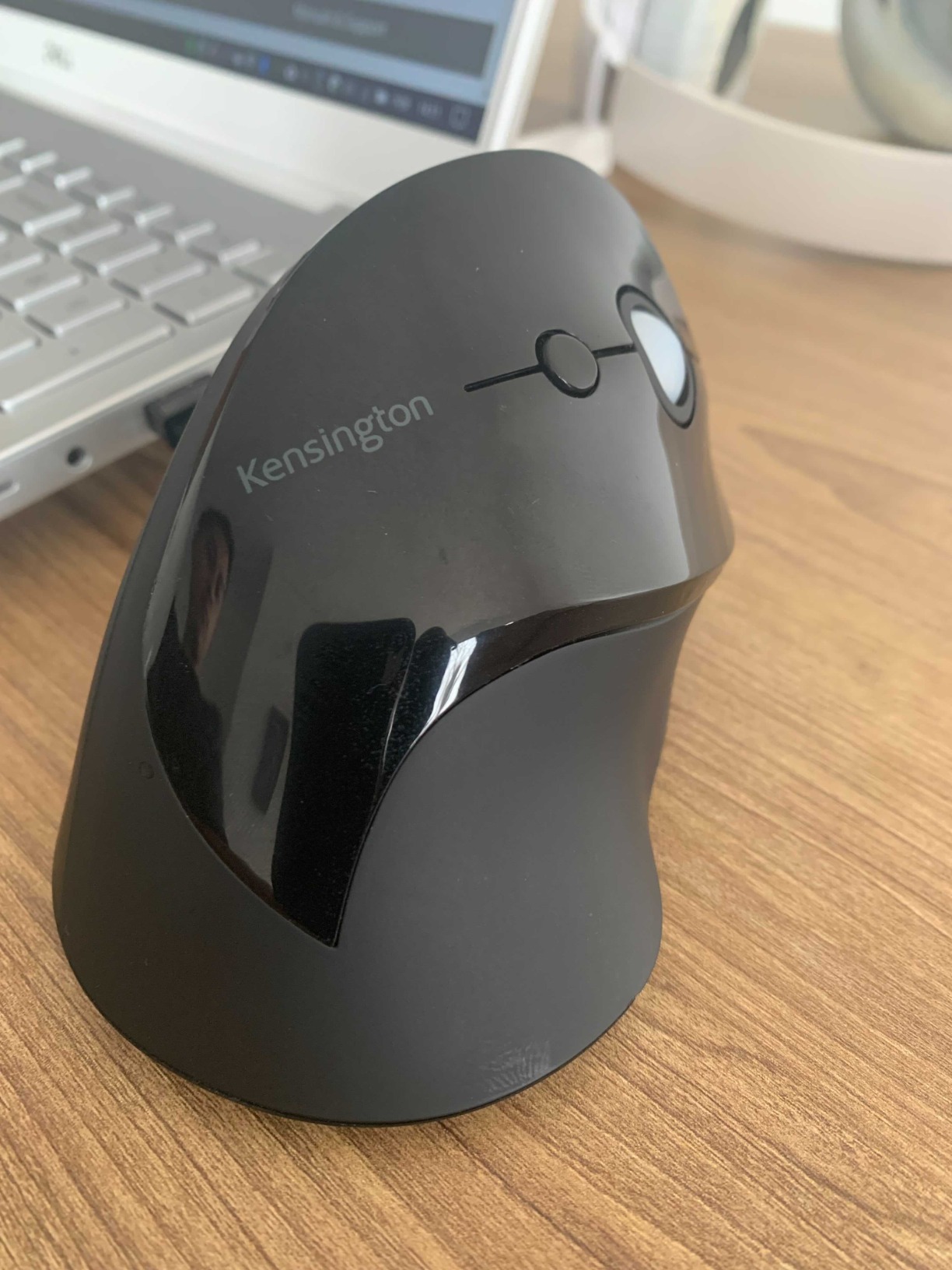 Solid wireless mouse