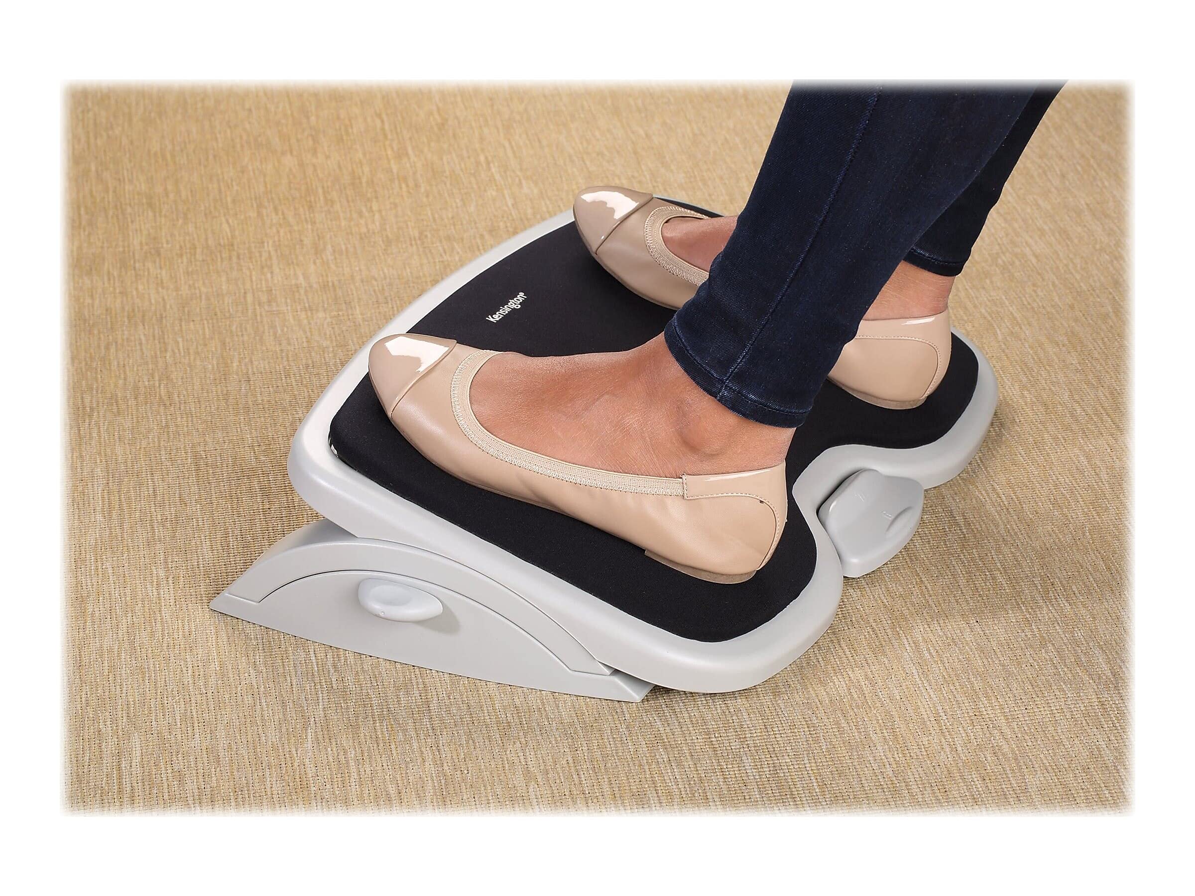 kensington-solemate-plus-adjustable-footrest-with-memory-foam-pad-56144 image 7