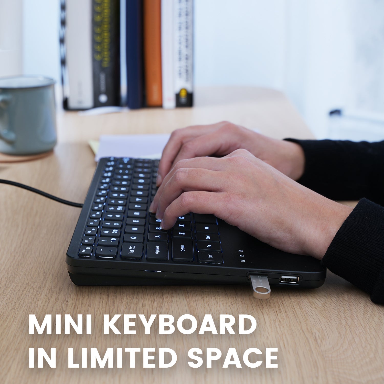 perixx-periboard-425-wired-mini-usb-keyboard-with-touchpad-and-2-usb-hubs image 7